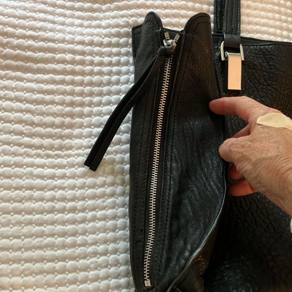 Vince Camuto 100% black leather purse - Picture 3 of 8